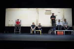 Scopri di più sull'articolo A PLACE OF SAFETY @ Teatro Metastasio: alla ricerca del porto che non c’è