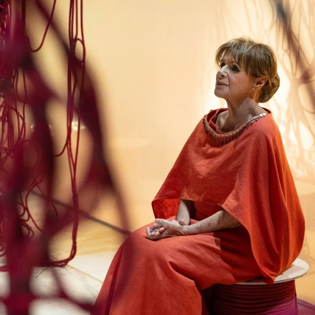Lella Costa in LISISTRATA - foto di Serena Serrani